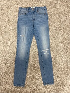 Universal Thread Women’s Size 2/26R Skinny High Rise Jeans